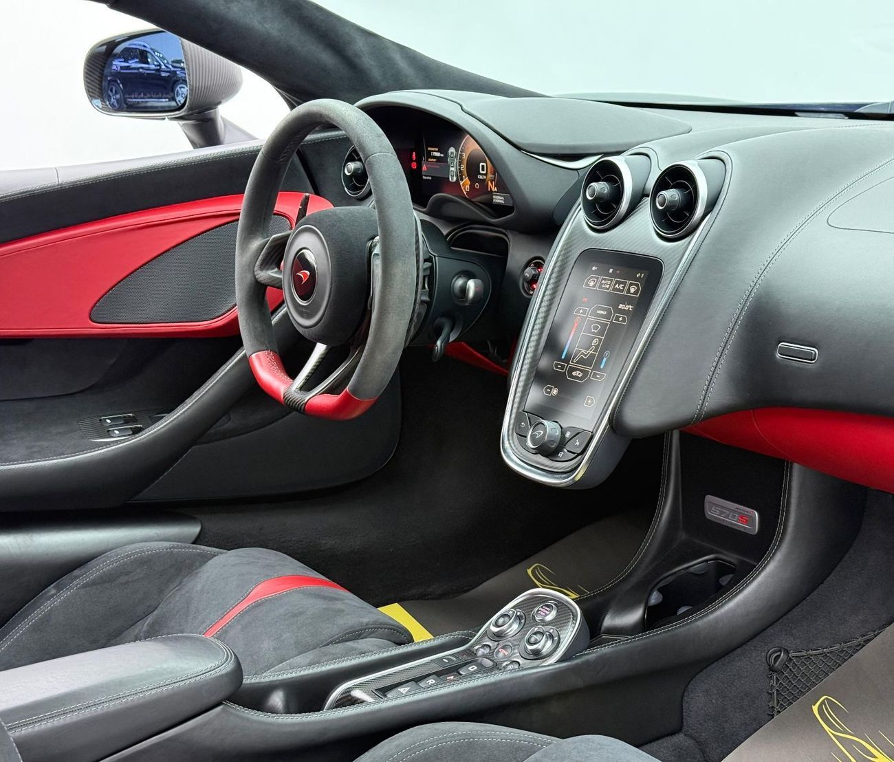 McLaren 570S 2017 Mclaren 570 S, 2025 Mclaren Warranty, Full Mclaren Service History, Very Low Km, GCC