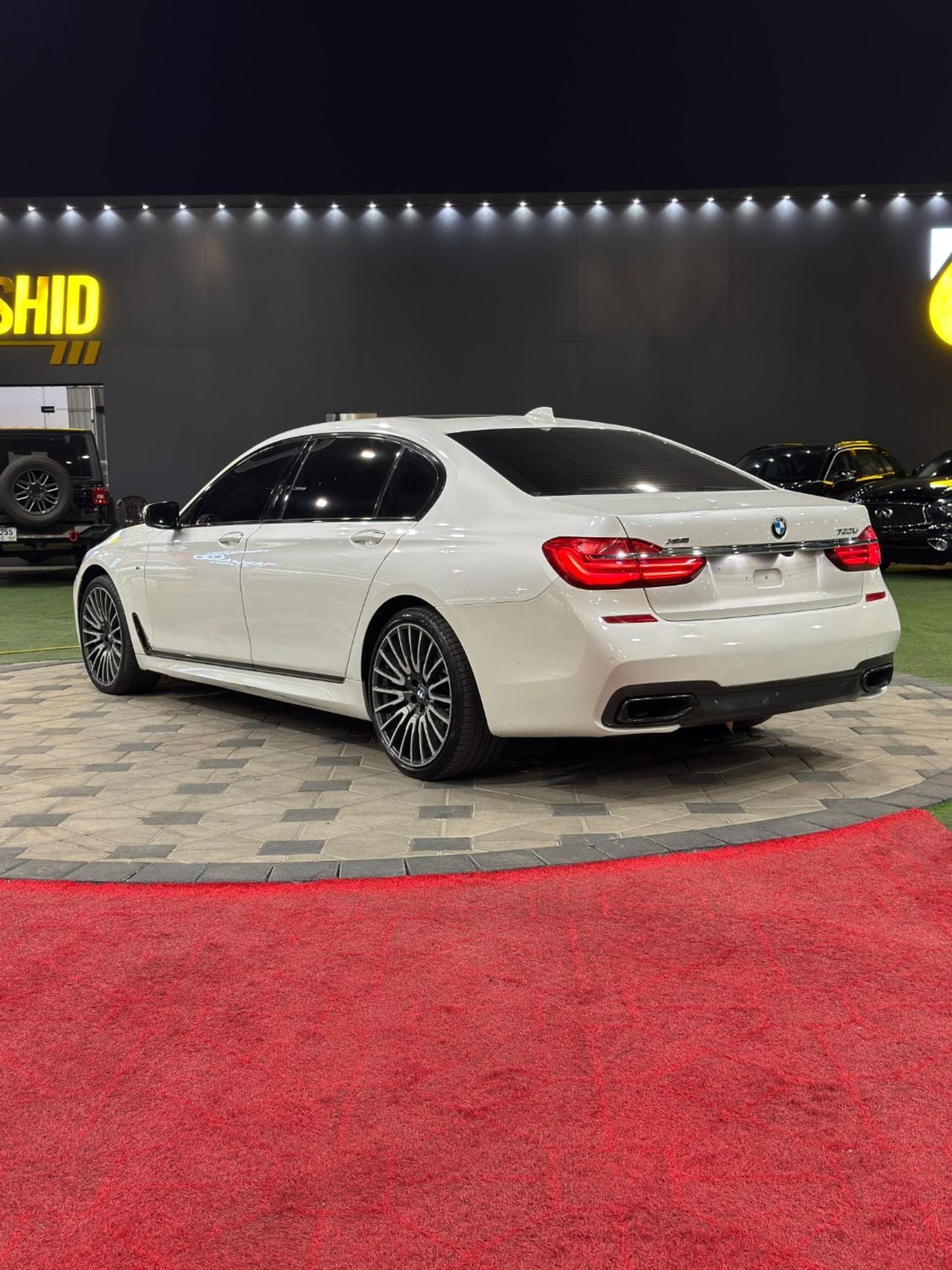 بي أم دبليو 750Li PURE EXCELLENCE