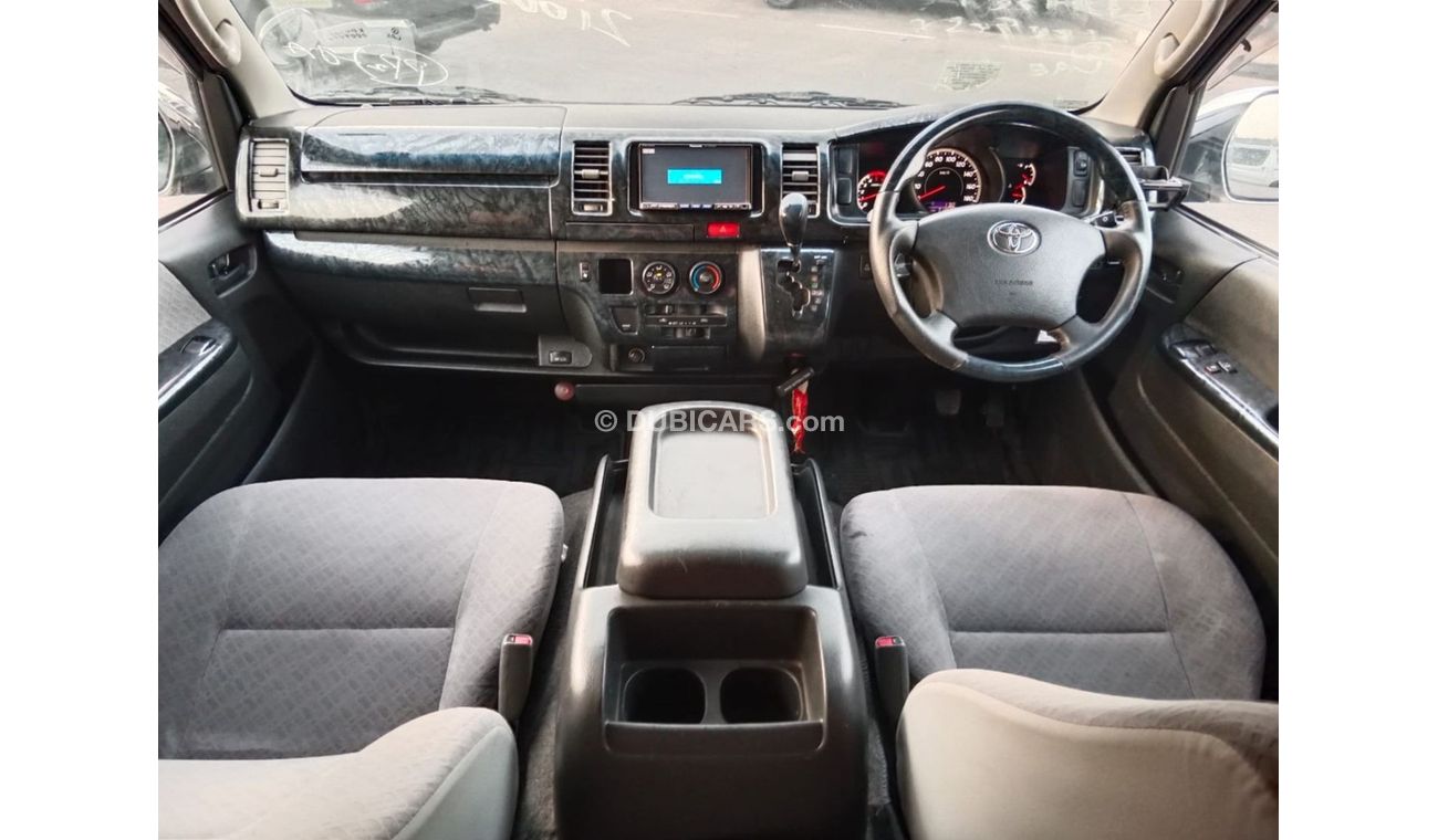تويوتا هاياس TOYOTA HIACE VAN RIGHT HAND DRIVE (PM1622)