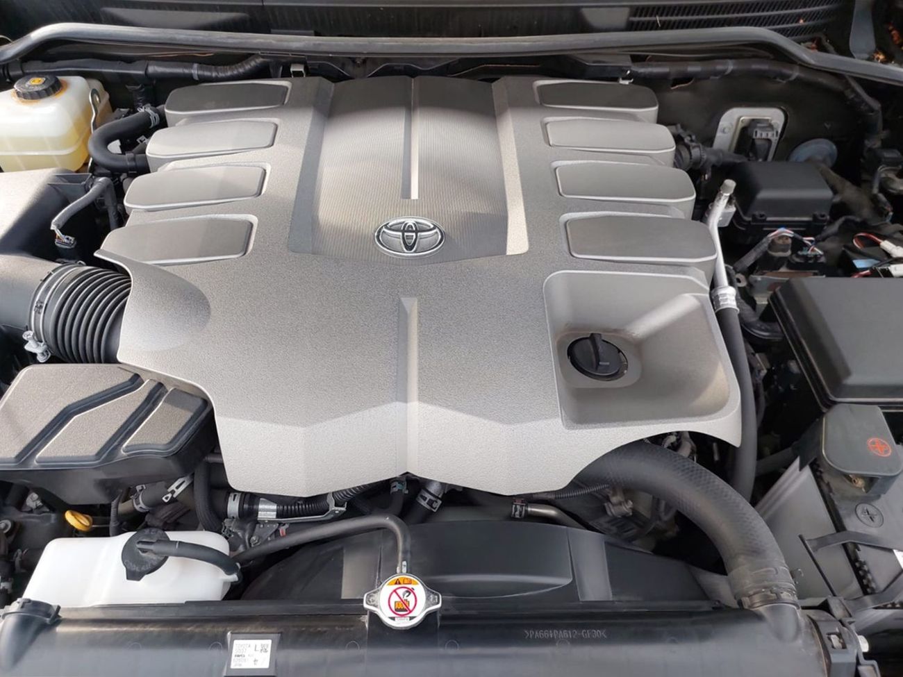 Toyota Land Cruiser TOYOTA LAND CRUISER SUV RHD 2019 MODEL 4.6 L PETROL AUTOMATIC(PM92283)