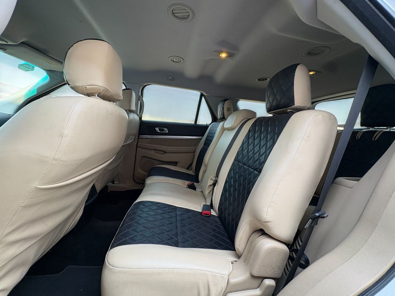 Ford Explorer FWD 3.5L V6 A/T | 2016 | GCC SPECS | WHITE EXTERIOR | AED 870 per month