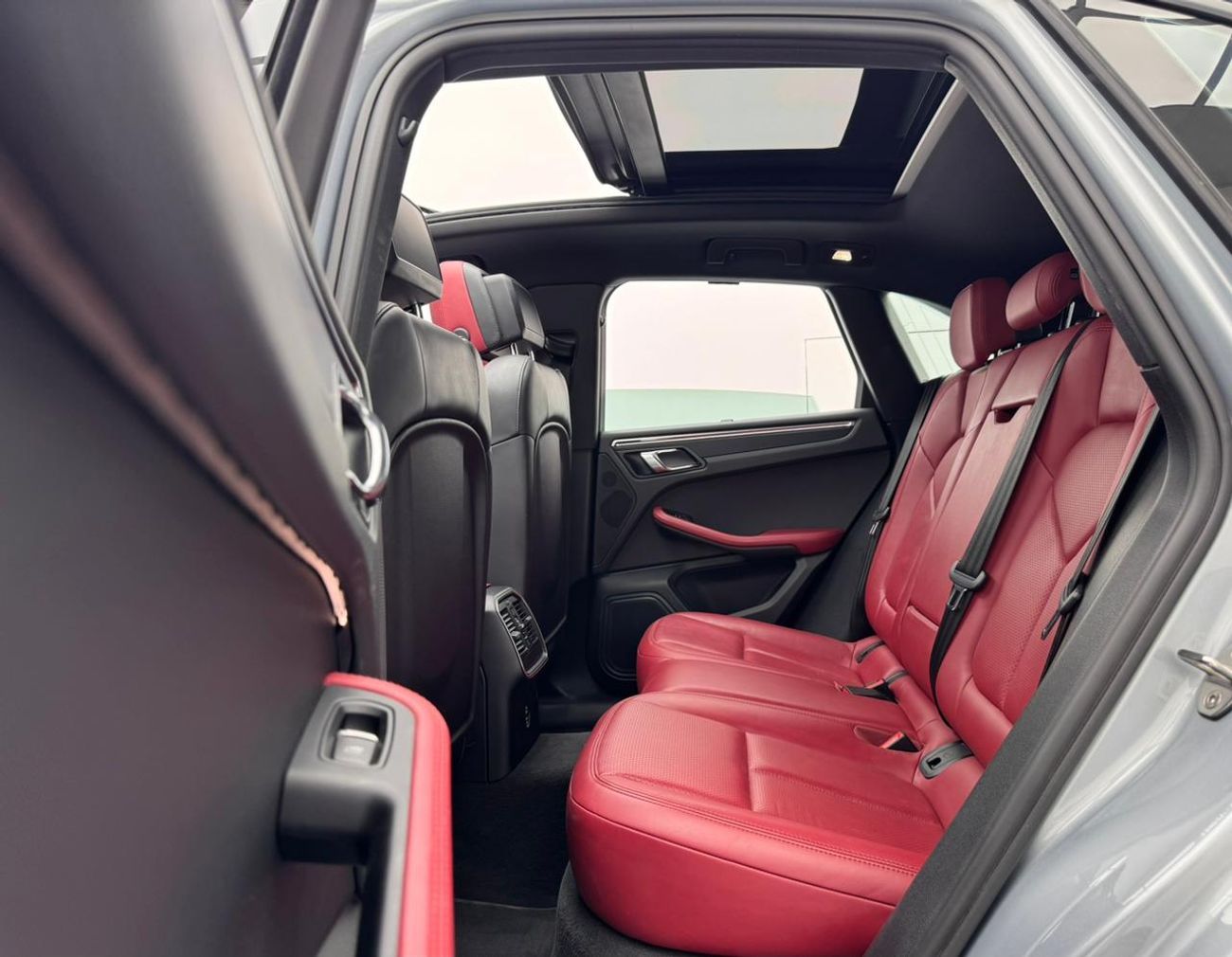 Porsche Macan Std 2.0L (252 HP) 2021 Porsche Macan, Full Service History, 1 Year Warranty, Excellent Condition, GC