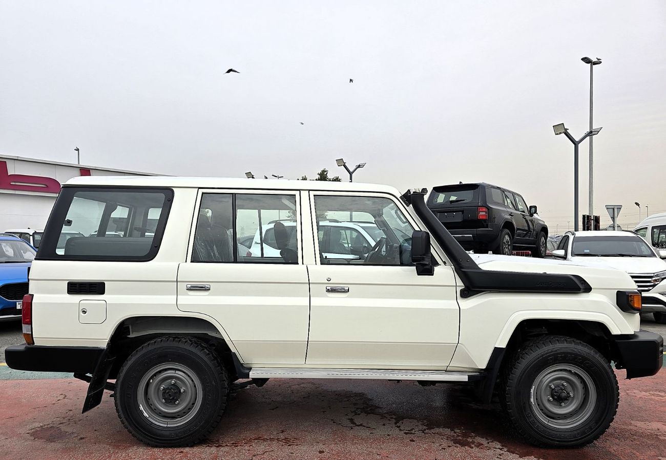 تويوتا لاند كروزر 70 Toyota Land Cruiser 76 4.2l M/T Diesel 4WD Whitout Def Lock , Fog light White Color 2025 Model