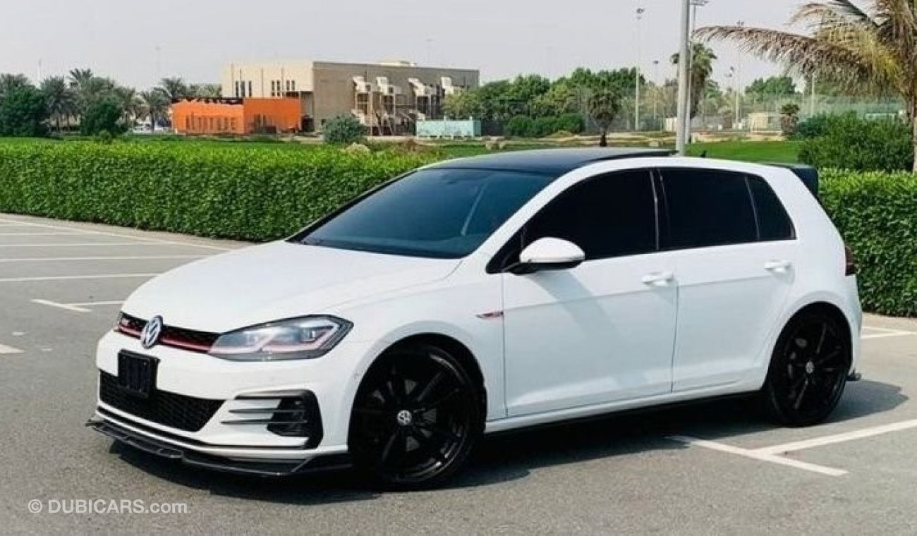 فولكس واجن جولف GTI P2 السياره بحاله جيده جدا لا يحتاج إلى أي مصاريف