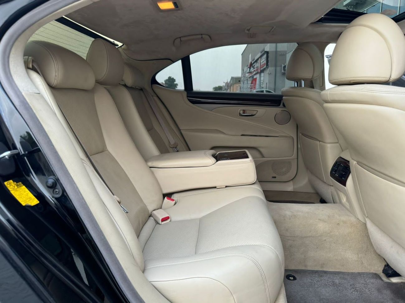 لكزس LS 460 L تيتانيوم