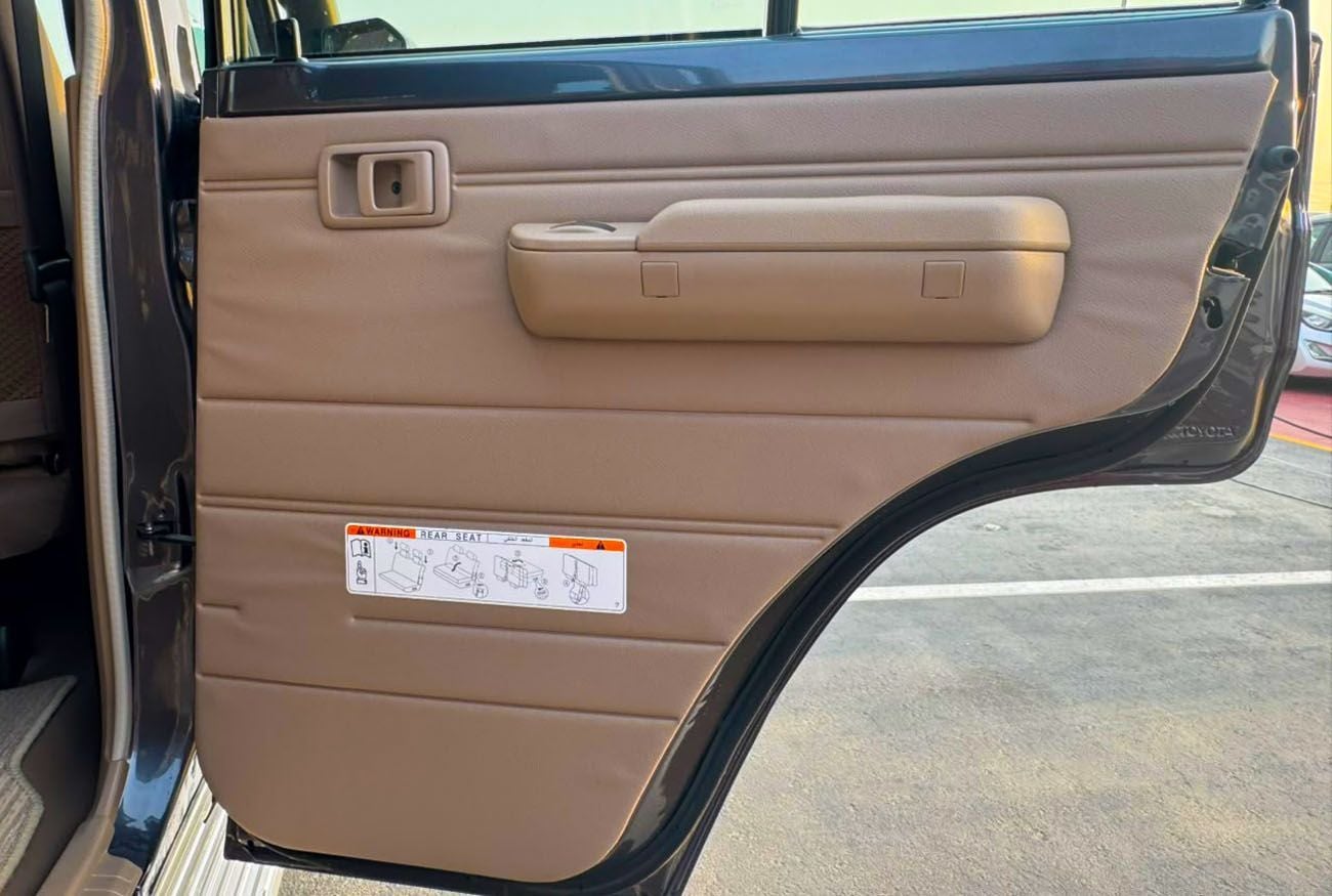 تويوتا لاند كروزر 70 LC79 LX - Manual . Diesel . Pick Up Truck . All Wheel Drive . 5 Seats . 4 Doors