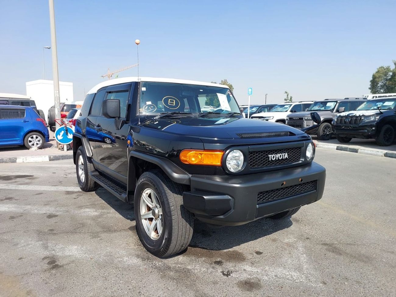 تويوتا إف جي كروزر (RAMADAN OFFER) TOYOTA FJ CRUISER SUV RHD 2013 MODEL 4.0 L PETROL AUTOMATIC(PM23149)