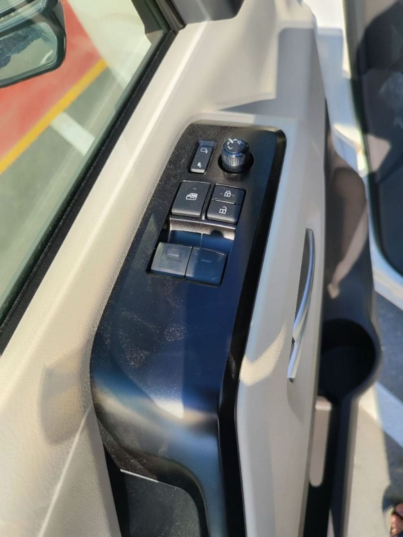 Toyota Hiace - Toyota Hiace GL HIGHROOF / 13 SEATER / REAR CAMERA / 3.5L PETROL A/T / WHITE BUMPER