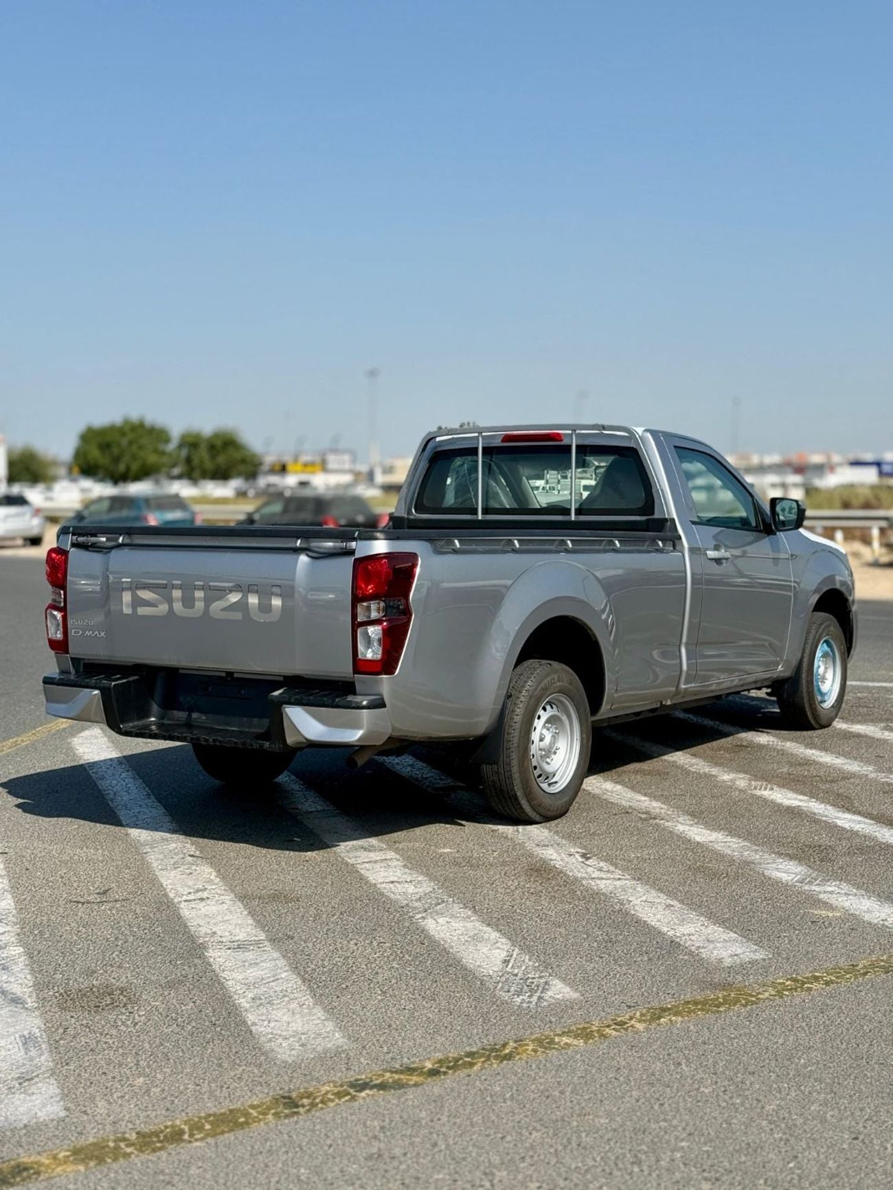 إيسوزو D ماكس ISUZZ -D-MAX - SiNGLE CAB - 4x2 - 1.9L - DiESEL - SiLVER