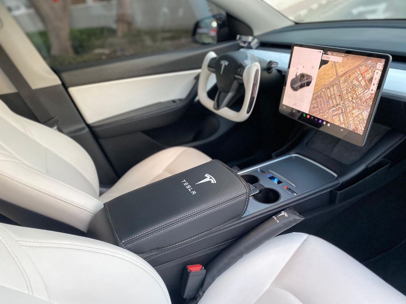 Tesla Model Y FULL BODY CARBON FIBER KIT - SPECIAL STEERING -WELL MAINTAINED