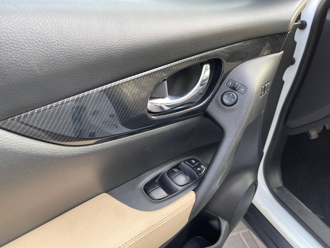 نيسان روج SL / AWD / 2.5 V4 / فتحة سقف بانورامية / كاميرا 360 درجة / رادار / نظام صوت BOSE