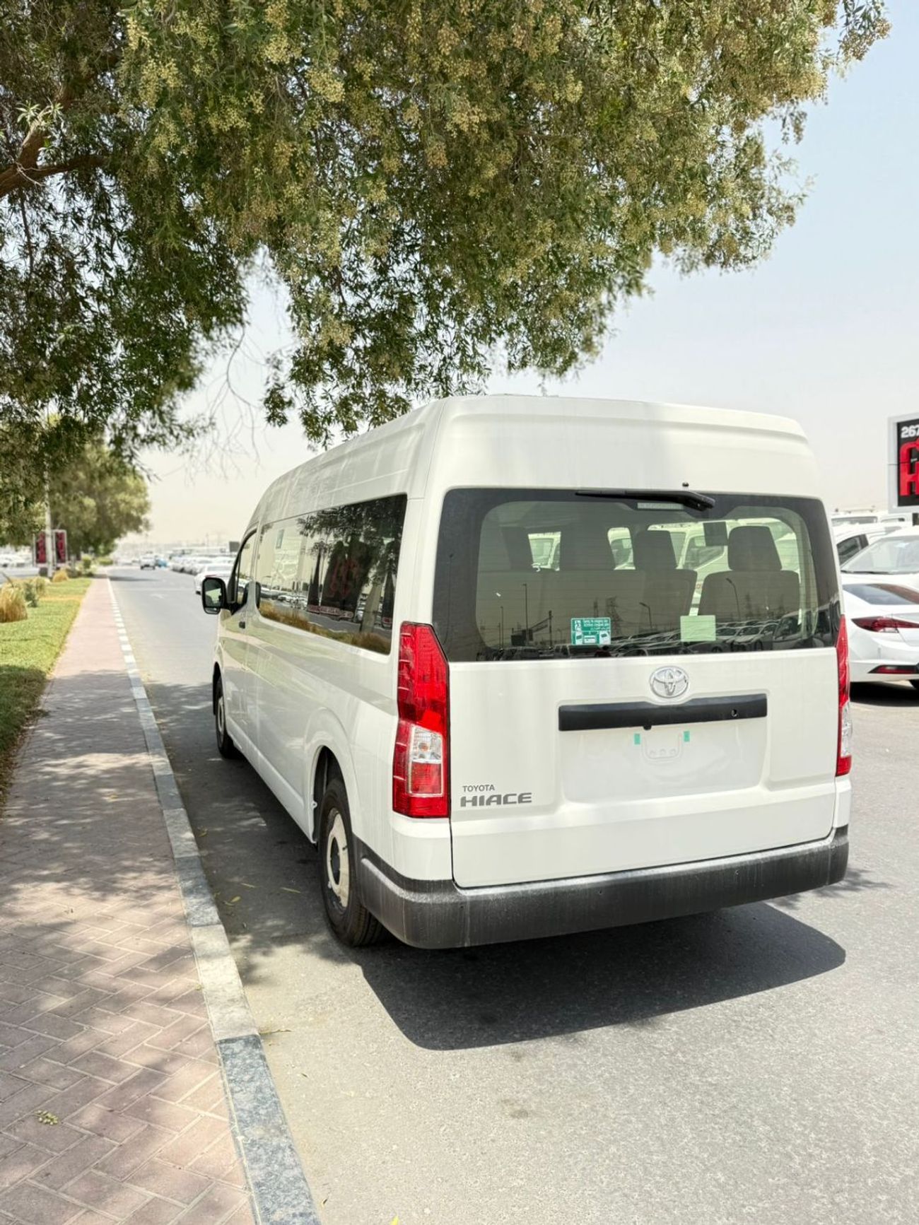 Toyota Hiace GL -High Roof Commuter 3.5L A/T