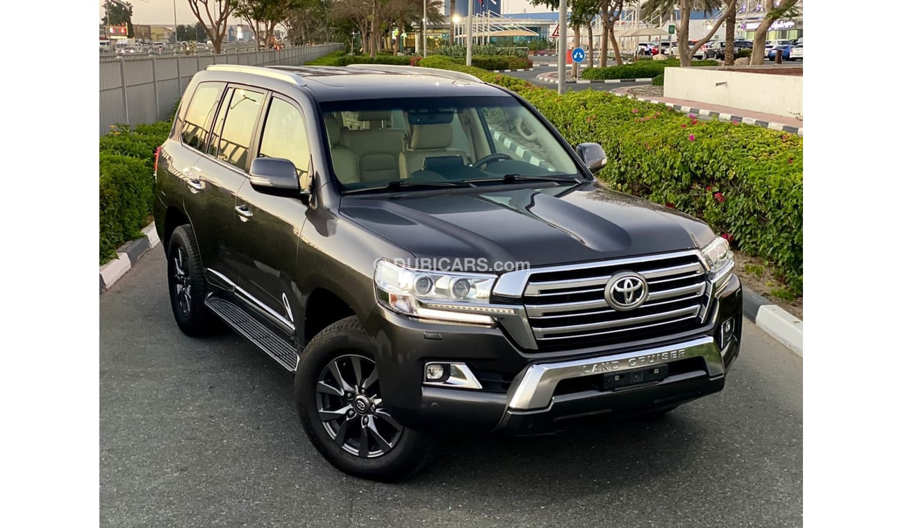 Toyota Land Cruiser GXR V8 5.7