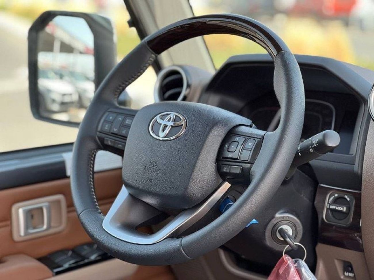 تويوتا لاند كروزر 70 LC76 2.8L TURBO DSL A/T // 2025 // FULL OPTION WITH RADAR , DIFF LOCK , DVD & BACK CAMERA // SPECIAL