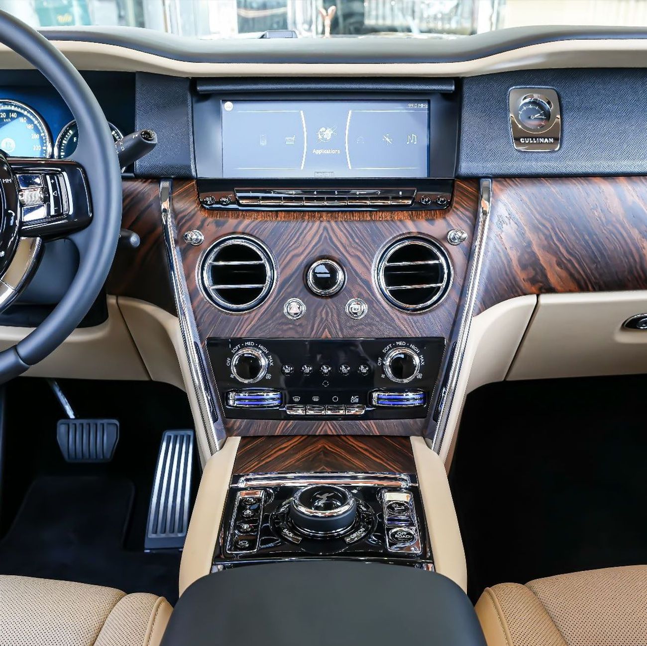 رولز رويس كولينان 2020 ROLLS ROYCE CULLINAN DONE 12,000KM ( FULL SERCICE HISTORY FROM ROLLS ROYCE )