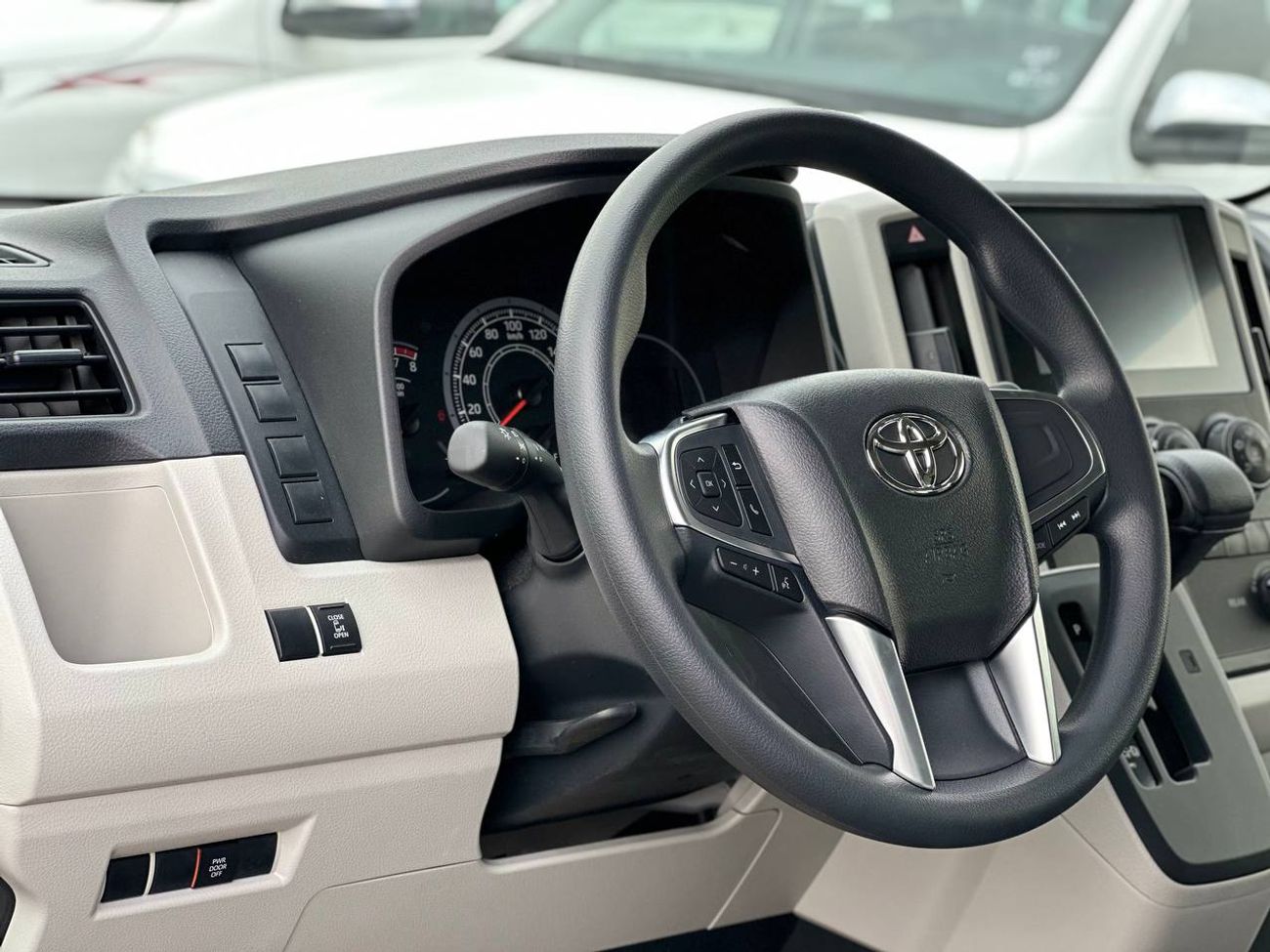 تويوتا هاياس 3.5 لتر PTR أوتوماتيك // 2026 // مزودة بمشغل DVD وكاميرا خلفية، أبواب جانبية أوتوماتيكية // عرض خاص 