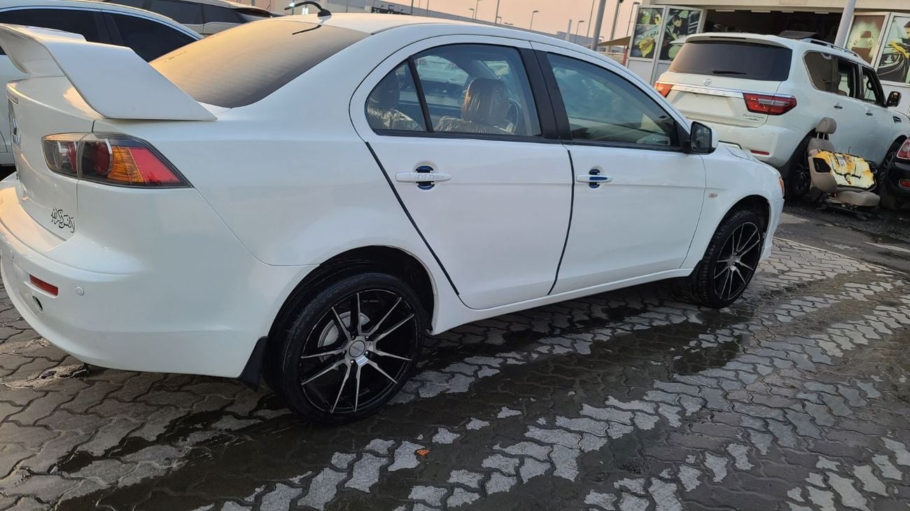 Mitsubishi Lancer خليجي