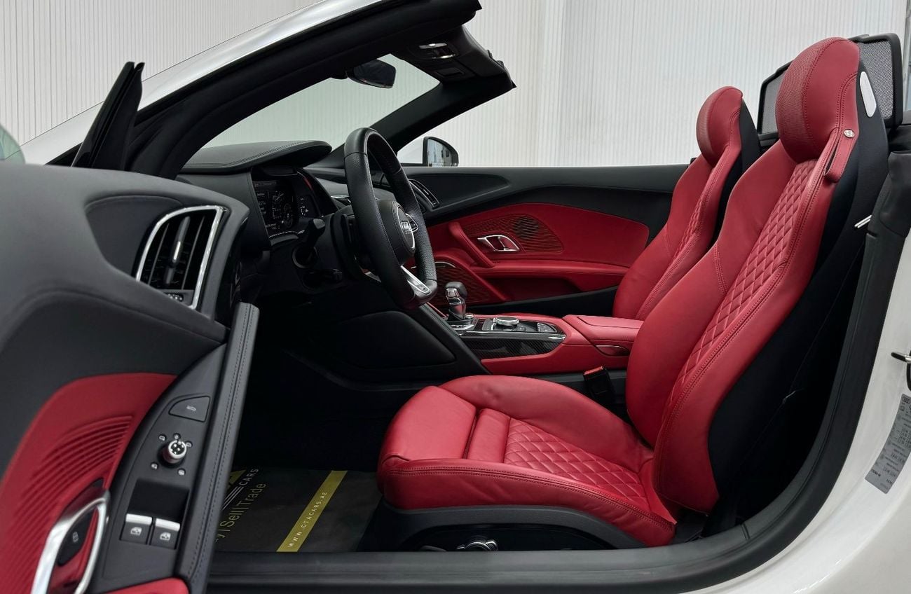 Audi R8 Spyder Std 5.2L 2017 Audi R8 Spyder V10, Warranty, Full Service History, Carbon Fiber Package, Very 