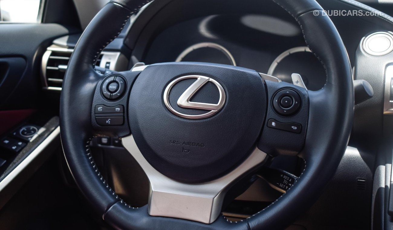 Lexus IS350