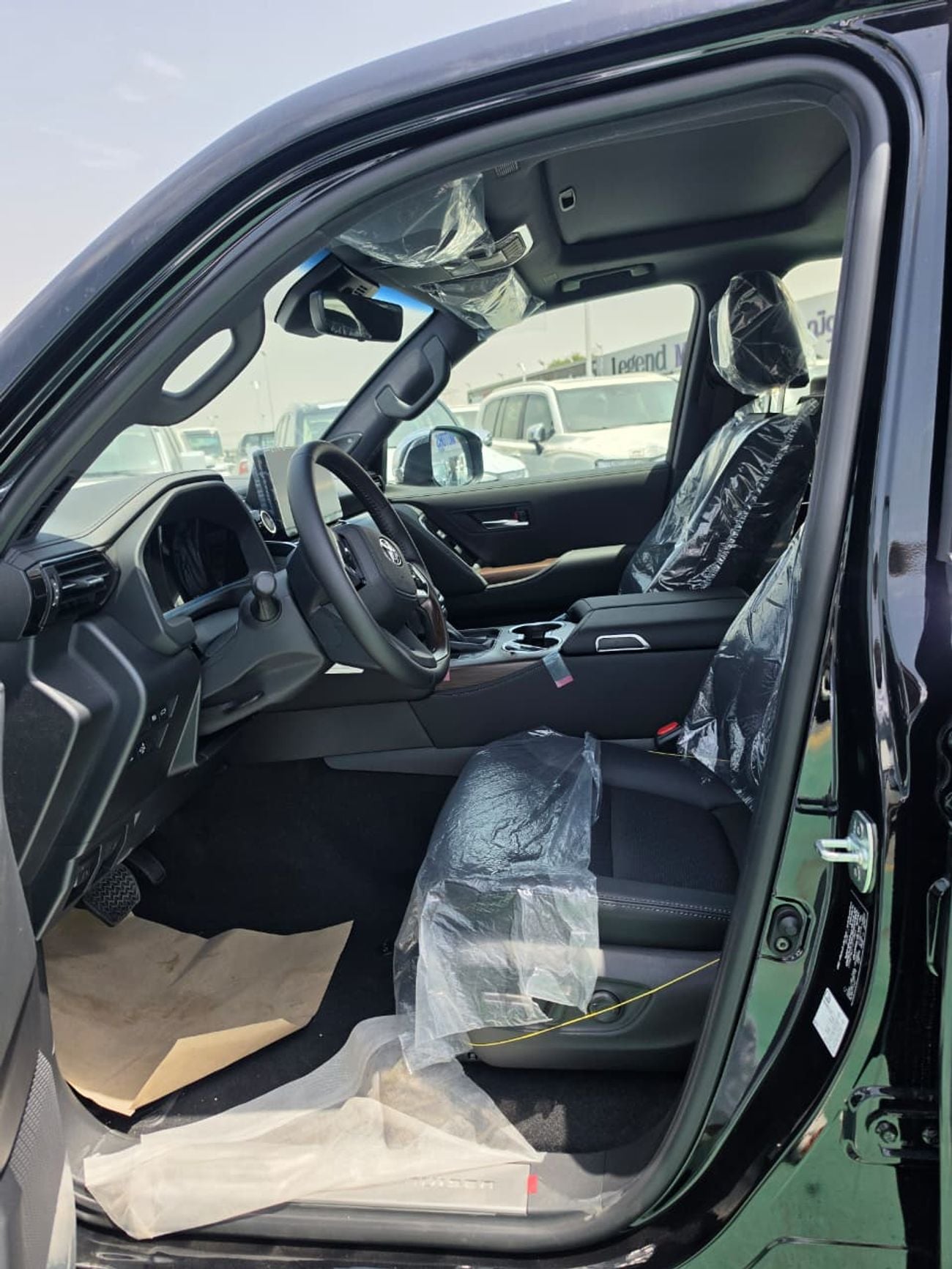 تويوتا لاند كروزر Toyota Land Cruiser LC300 VXR Plus 4.0 2026 – Full Option | Black / Black