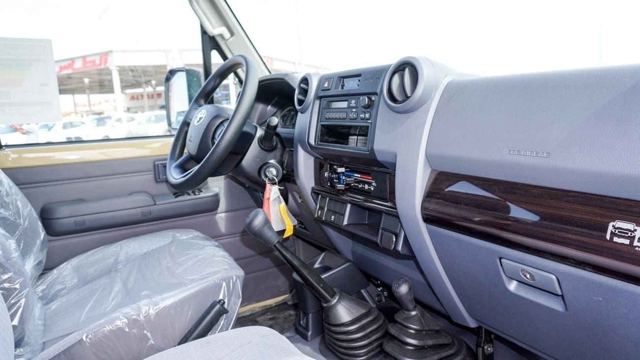 Toyota Land Cruiser 70 HT VXR 4.0 L V6
