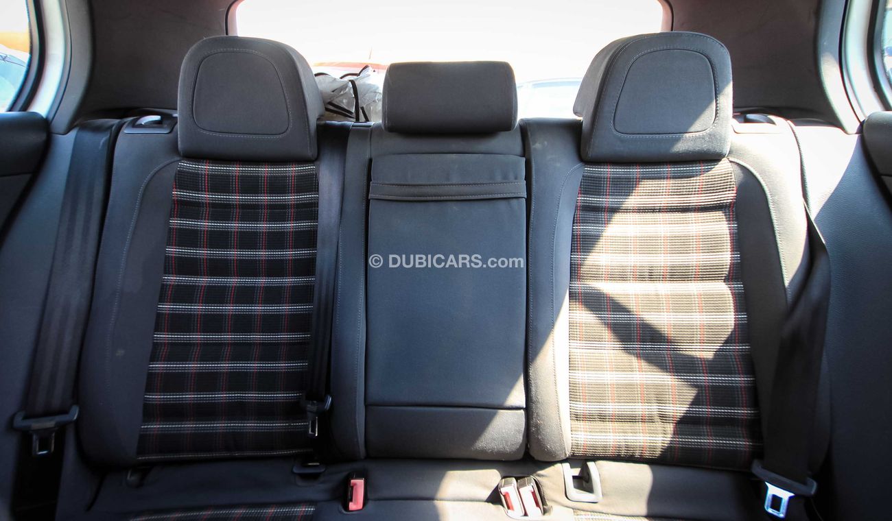 فولكس واجن جولف GTI