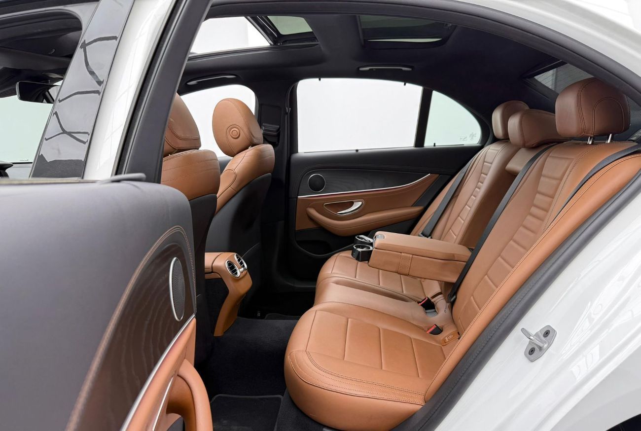 مرسيدس بنز E300 2023 Mercedes Benz E300 AMG, 2028 MB Warranty + Service Pack, Full MB Service History, GCC