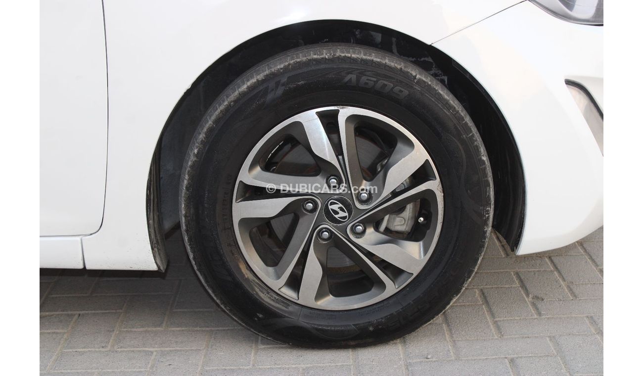 Hyundai Elantra Hyundai Elantra 2015 GCC NO 2 1600cc, in excellent condition, without accidents, very clean from ins