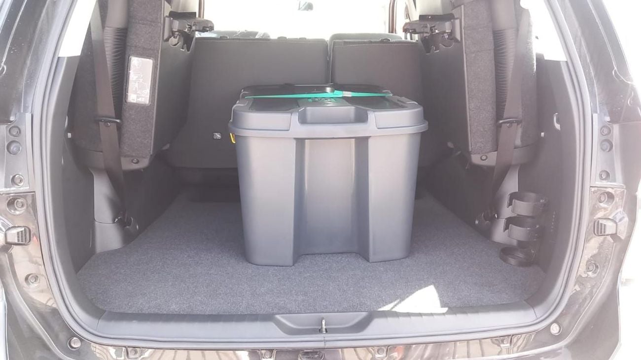 تويوتا فورتونر 2.4L DIESEL A/T 7 SEATER HIGH SPEC(EXPORT TO AFRICA ONLY)