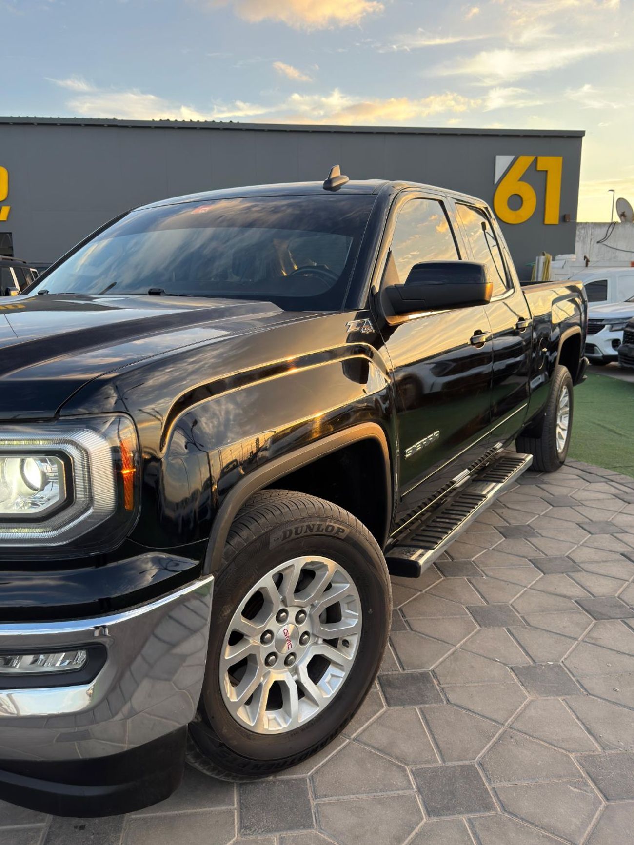 GMC Sierra 5.3L V8 SLT Crew Cab (AWD)