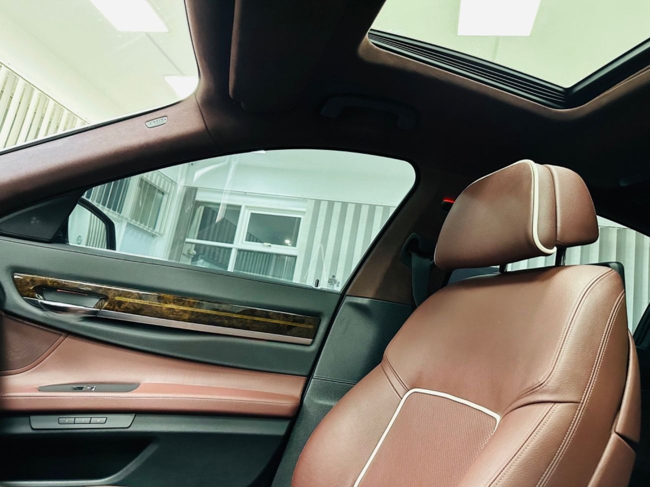 BMW 750Li Exclusive GCC .. Perfect Condition .. Top Range .. V8 ..