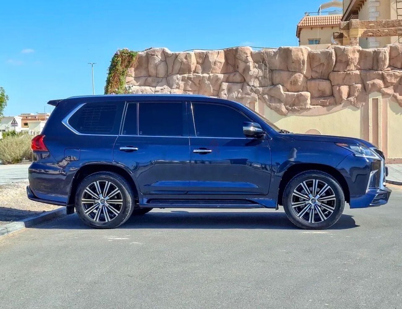 Lexus LX570