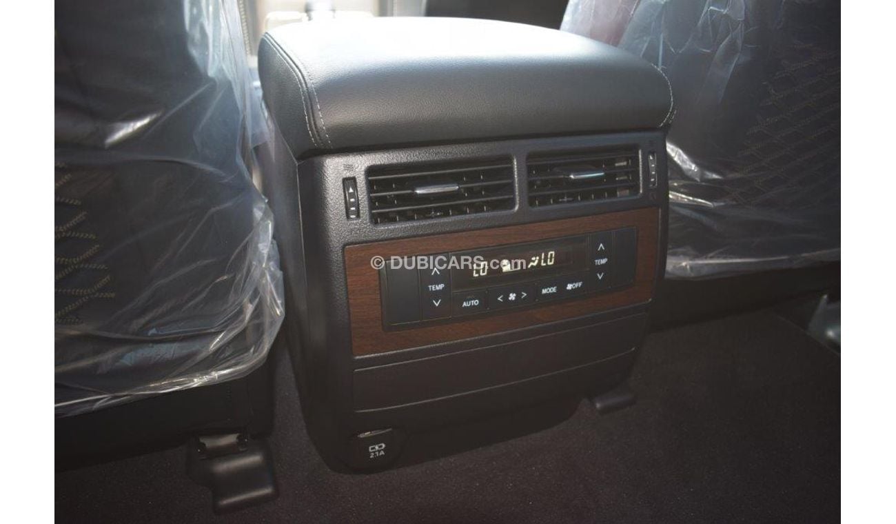 تويوتا لاند كروزر 200 VXR+ V8 5.7L AT BLACK EDITION