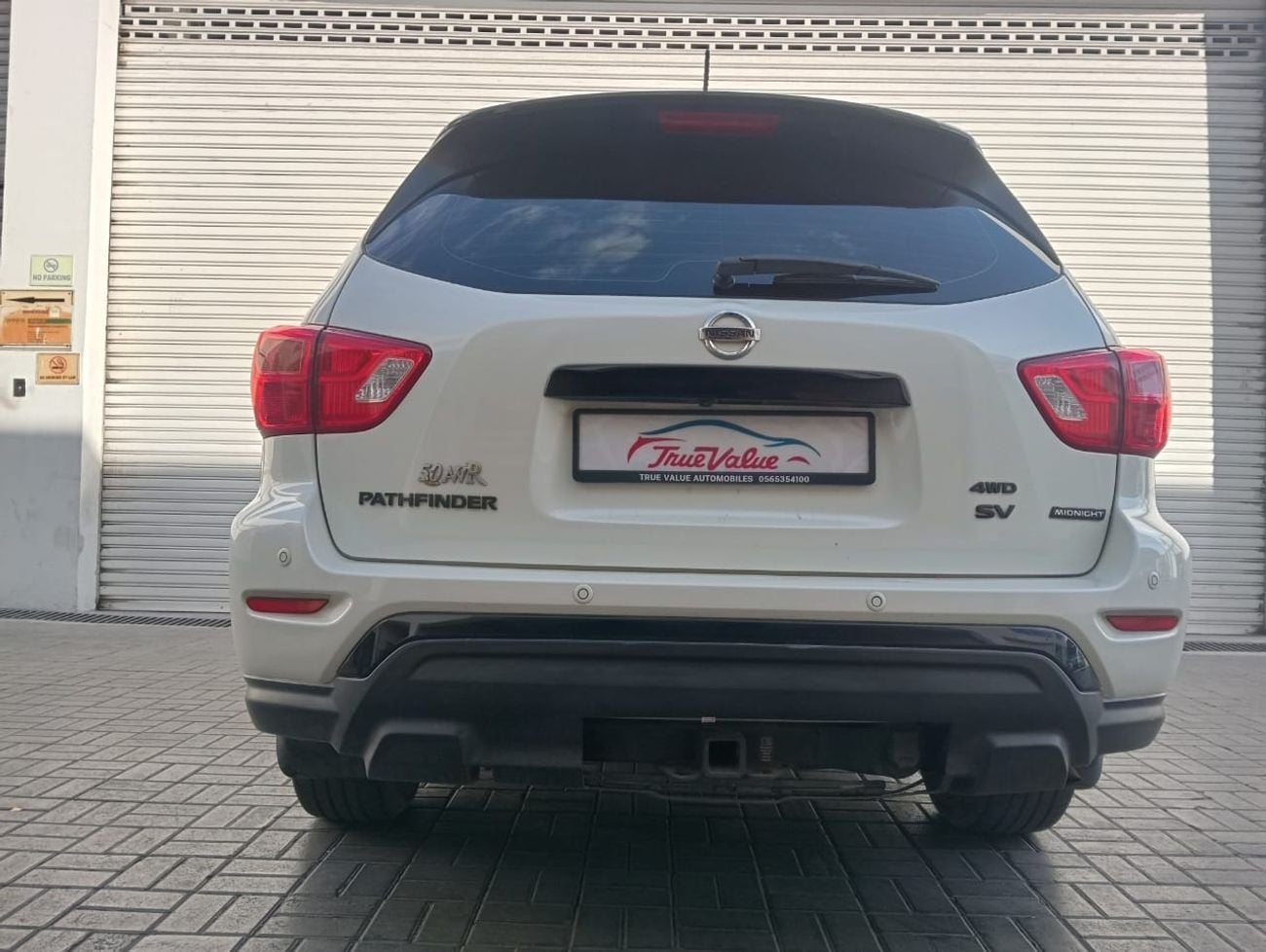 Nissan Pathfinder Midnight Edition 3.5L