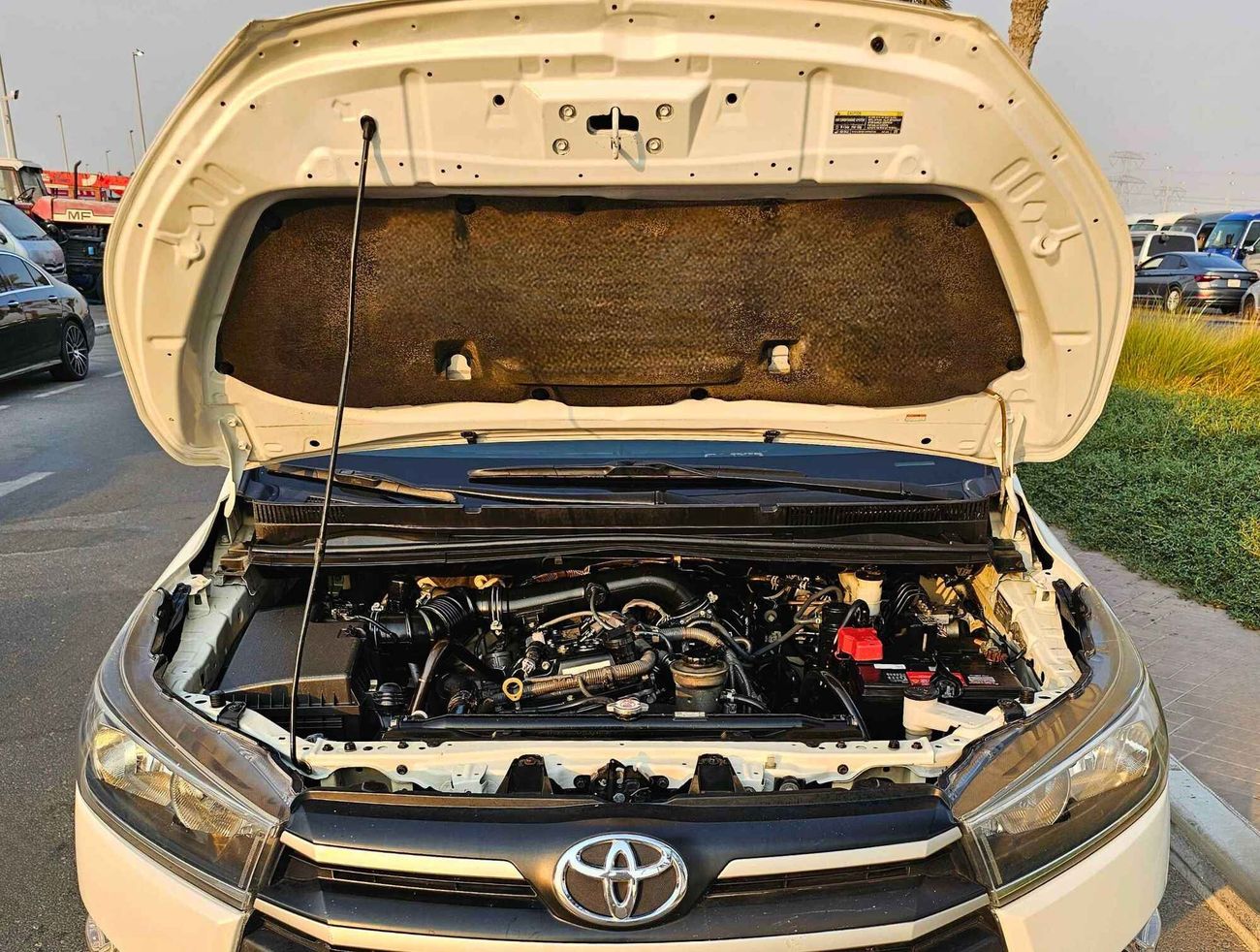 Toyota Innova V4 2.7/ GCC 7 SEATS/ LEATHER/ LOW MILEAGE / 592 MONTHLY / LOT# 15597