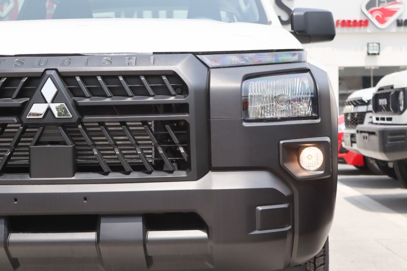 ميتسوبيشي L200 MITSUBISHI L200 4X4 M/T PETROL **EXPORT ONLY**التصدير فقط خارج الخليج***