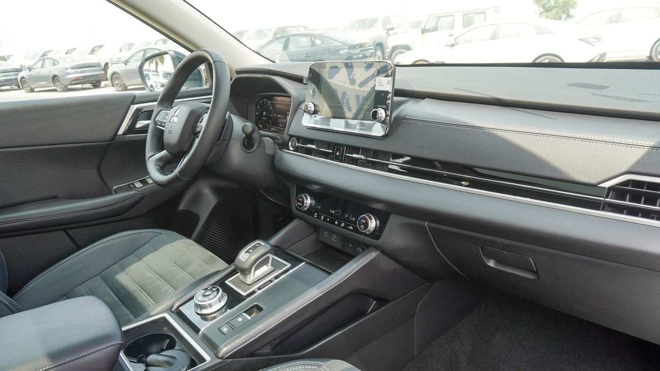 Mitsubishi Outlander Brand New Mitsubishi Outlander High Line 2025 For Export 2.5L Petrol A/T|Silver/Black|OUTLANDER-HL-2