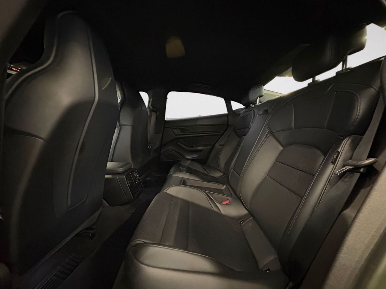 بورش تايكان AED 3,520 P.M | 0% DOWN PAYMENT | PORSCHE TAYCAN STANDARD | EV | 2022 | AMERICAN SPECS