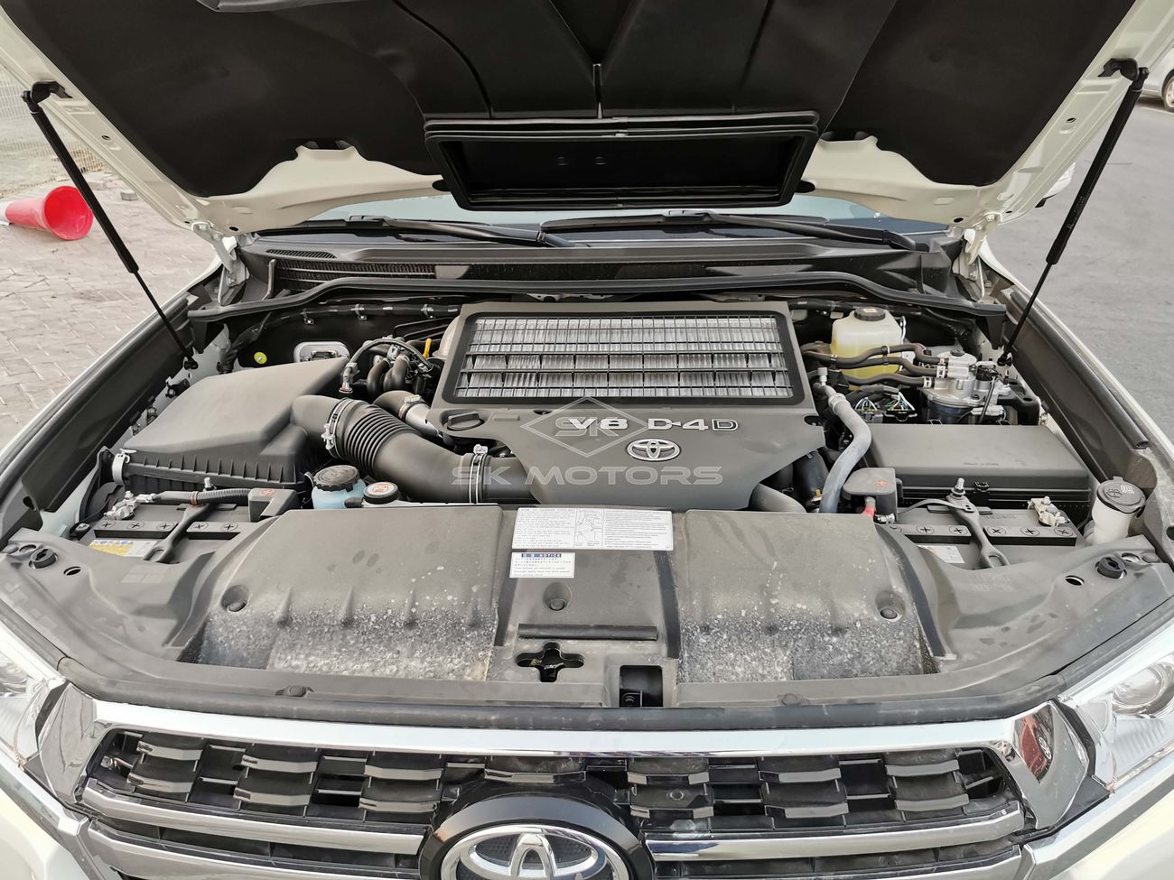 Toyota Land Cruiser 4.5L Diesel, 20" Alloy Rims, Tesla DVD 16", Parking Sensors, Sunroof, Leather Seats (CODE # VX04)