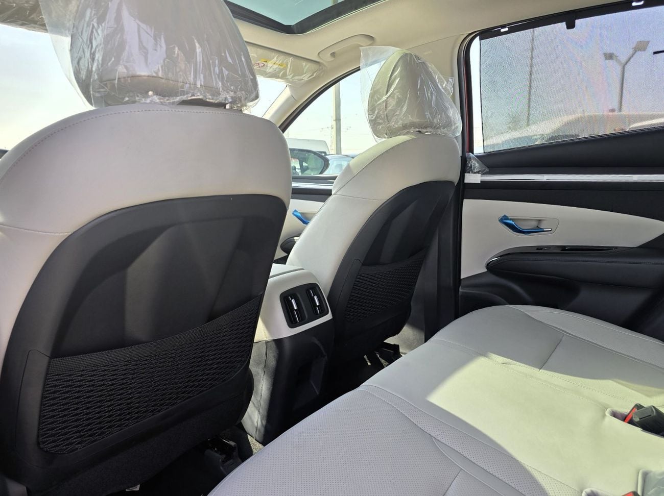 Hyundai Tucson Smart 1.6L Hyundai Tucson Hybrid 1.6l A/T SUV FWD European specs Red Color  2023 Model