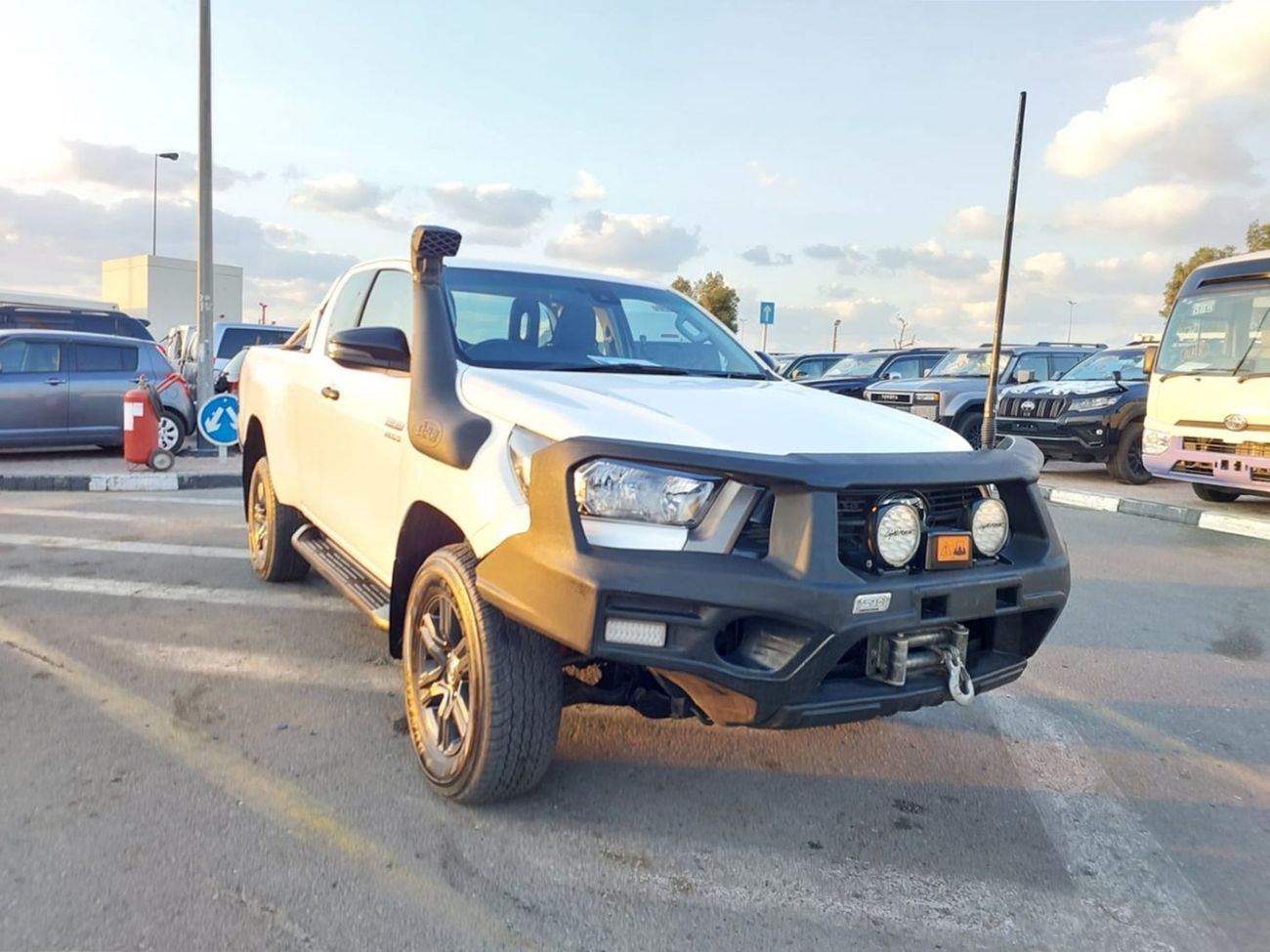 تويوتا هيلوكس TOYOTA HILUX PICKUP RHD 2022 MODEL 2.8 L DIESEL AUTOMATIC(PM73616)