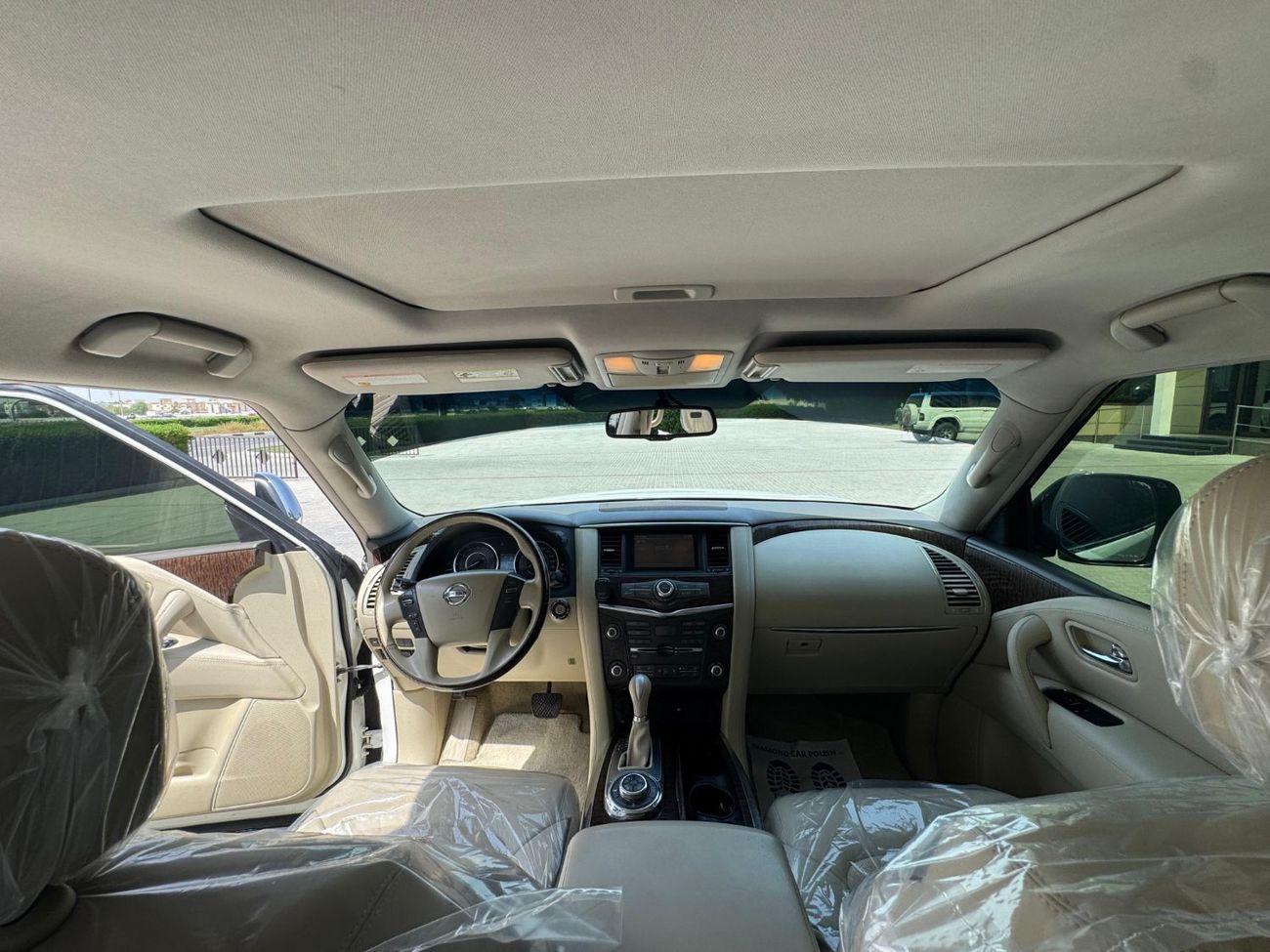 نيسان باترول Nissan patrol 2010 V8 big engine Gcc Full options