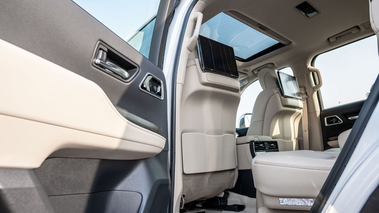 تويوتا لاند كروزر 2026 Toyota Land Cruiser 300 VXR 3.5L AT Hybrid (White-Beige)