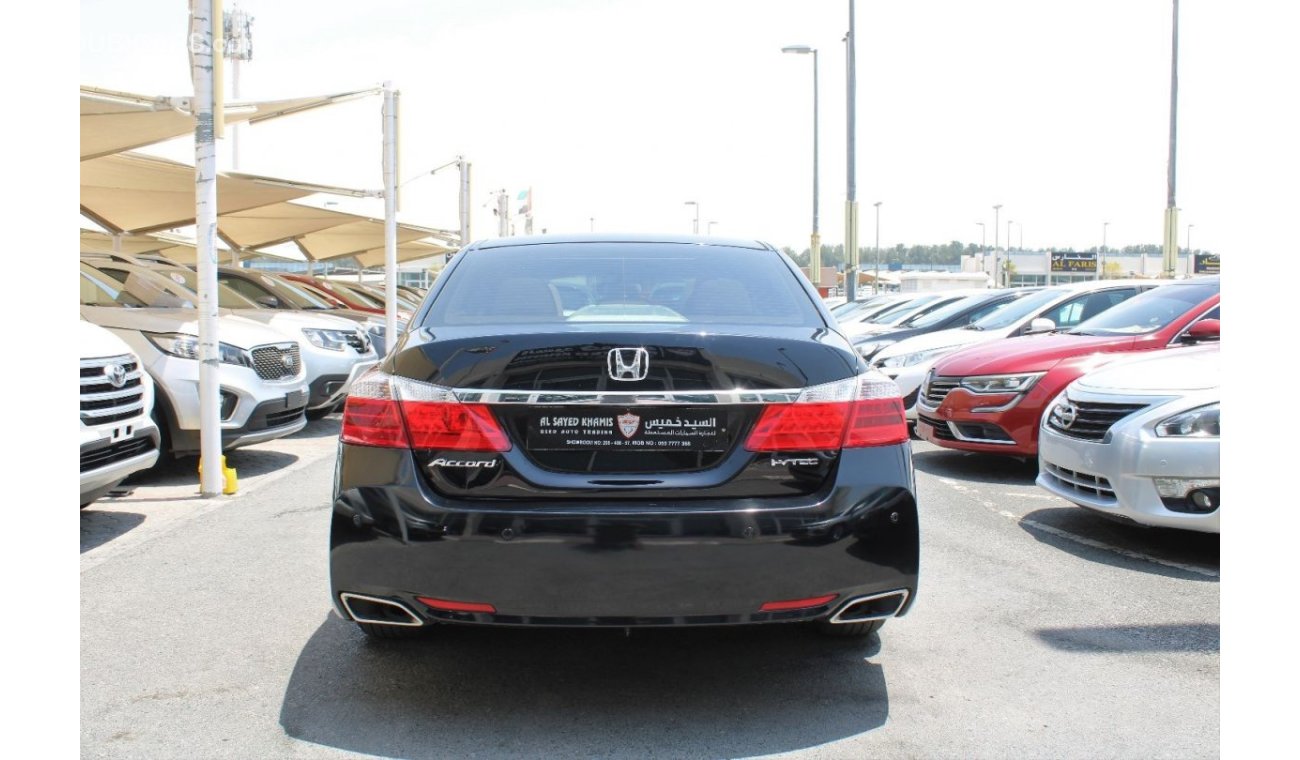 Honda Accord DX ACCIDENTS FREE - GCC - FULL OPTION - V4 - CAR IS IN PERFECT CONDITION INSIDE OUT