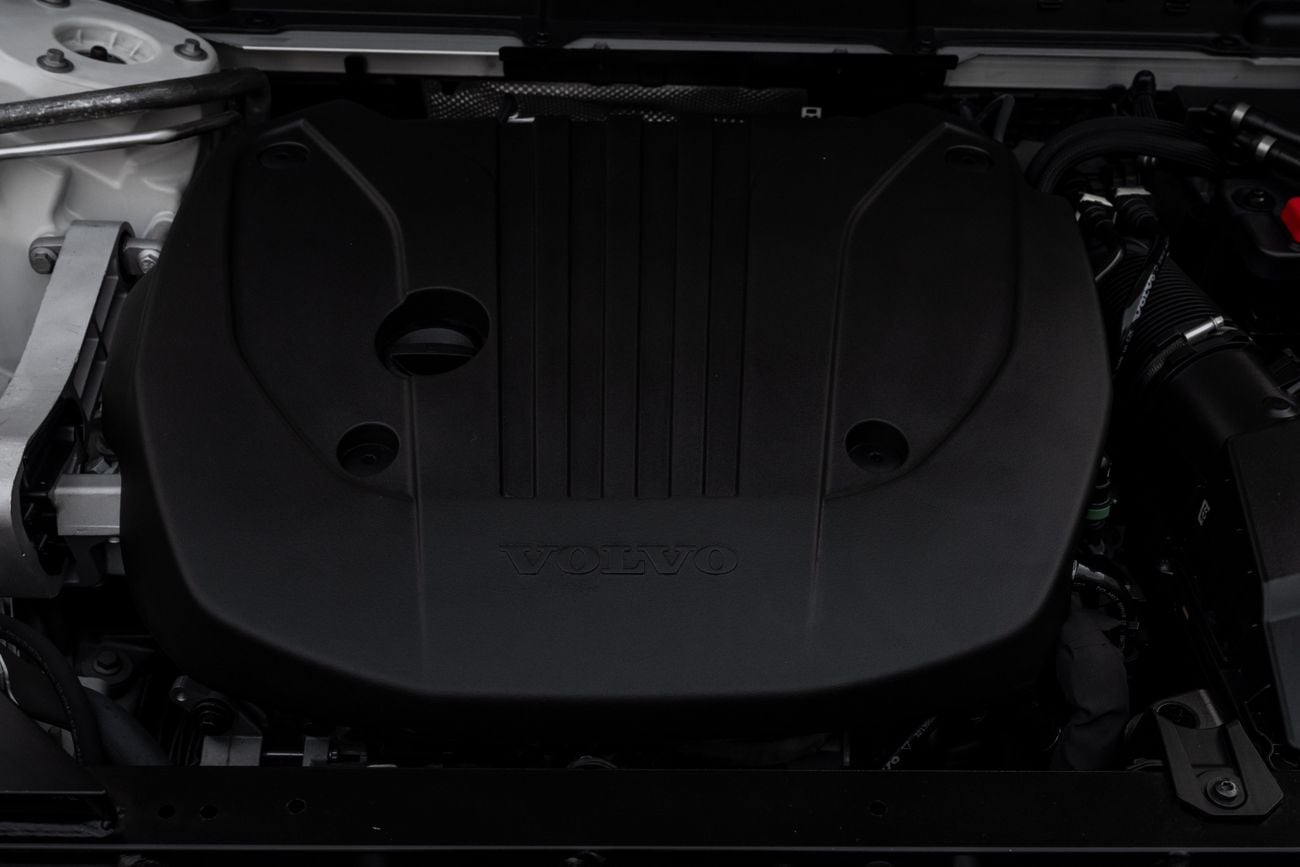 فولفو XC 60 XC60 B5 Ultimate Dark | 2,155 P.M | 0% Downpayment | Volvo Warranty