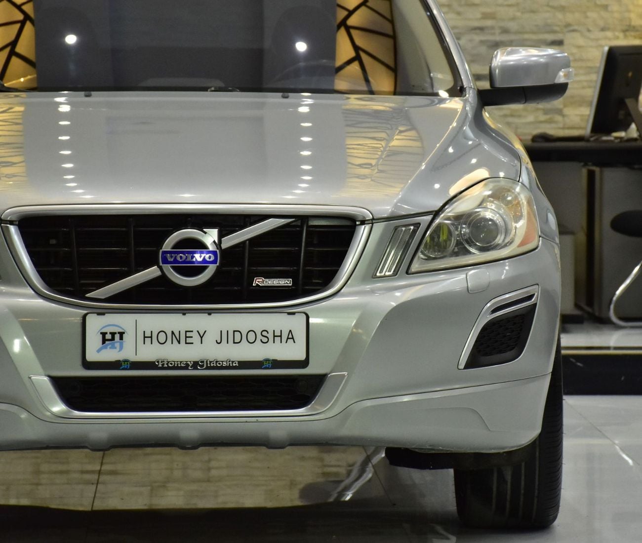Volvo XC60 EXCELLENT DEAL for our Volvo T6 AWD R-Design ( 2010 Model ) in Silver Color GCC Specs