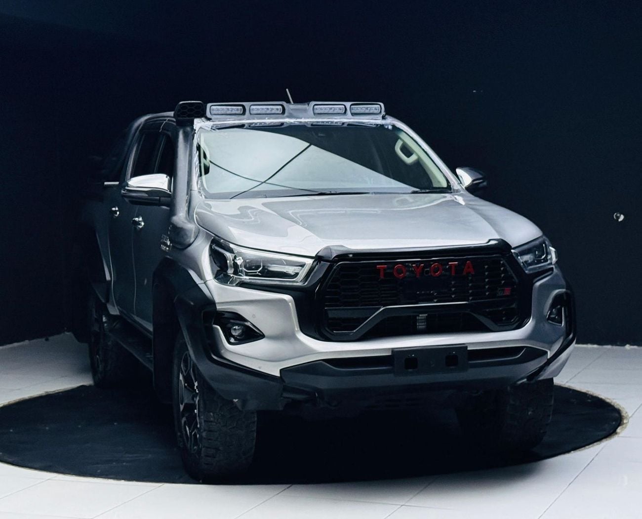 Toyota Hilux diesel 2.8 liter ,right hand drive ,automatic gear ,only for export