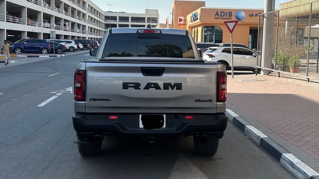 رام 1500 Rebel 5.7L Crew Cab Utility (5 Seater)
