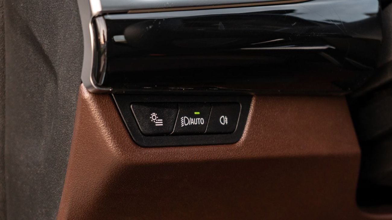 بي أم دبليو iX1 2025 | BMW IX1 EDRIVE25L X DESIGN PACK