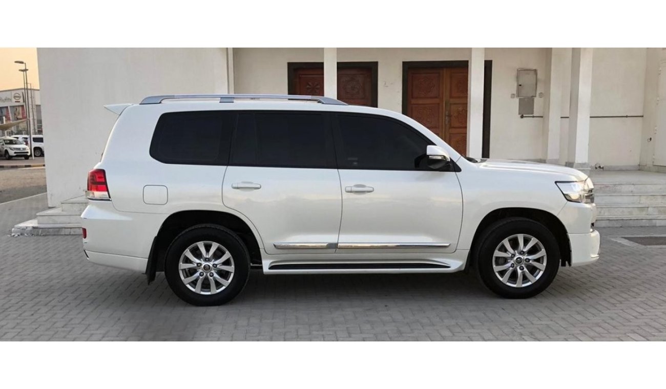 Toyota Land Cruiser GXRToyota land CRUISER | 2016 | GCC | V8 | FULL 1